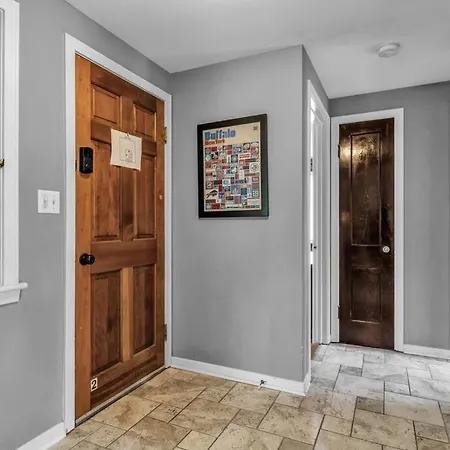 Gorgeous 2 Queen Bedroom Apt In North Buffalo With 70 Inch Tv Extérieur photo