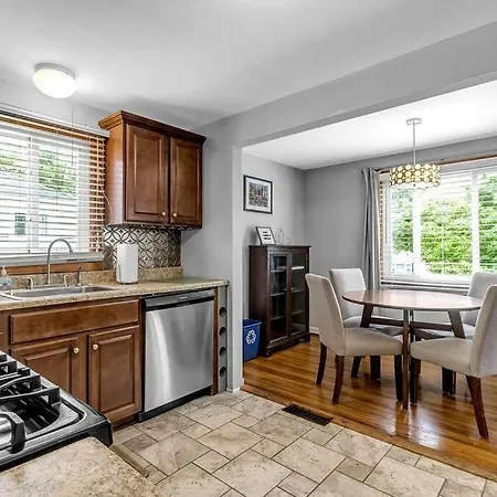 Gorgeous 2 Queen Bedroom Apt In North Buffalo With 70 Inch Tv Extérieur photo