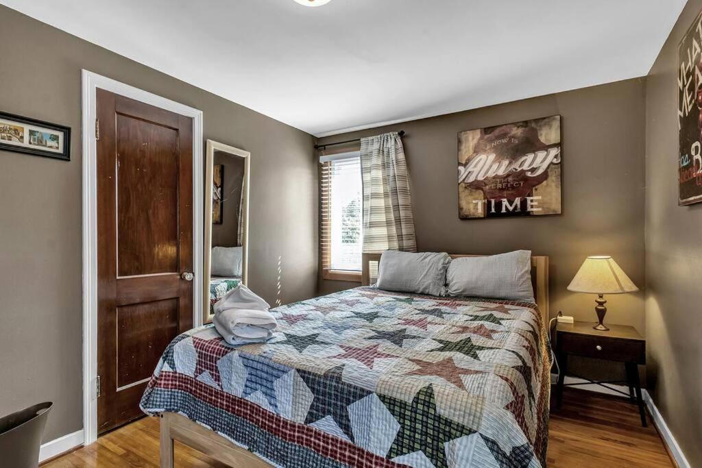Gorgeous 2 Queen Bedroom In North With 70 Inch Tv *
